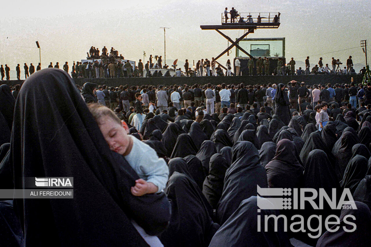 تصلویری از بزرگترین مراسم تشییع دنیا