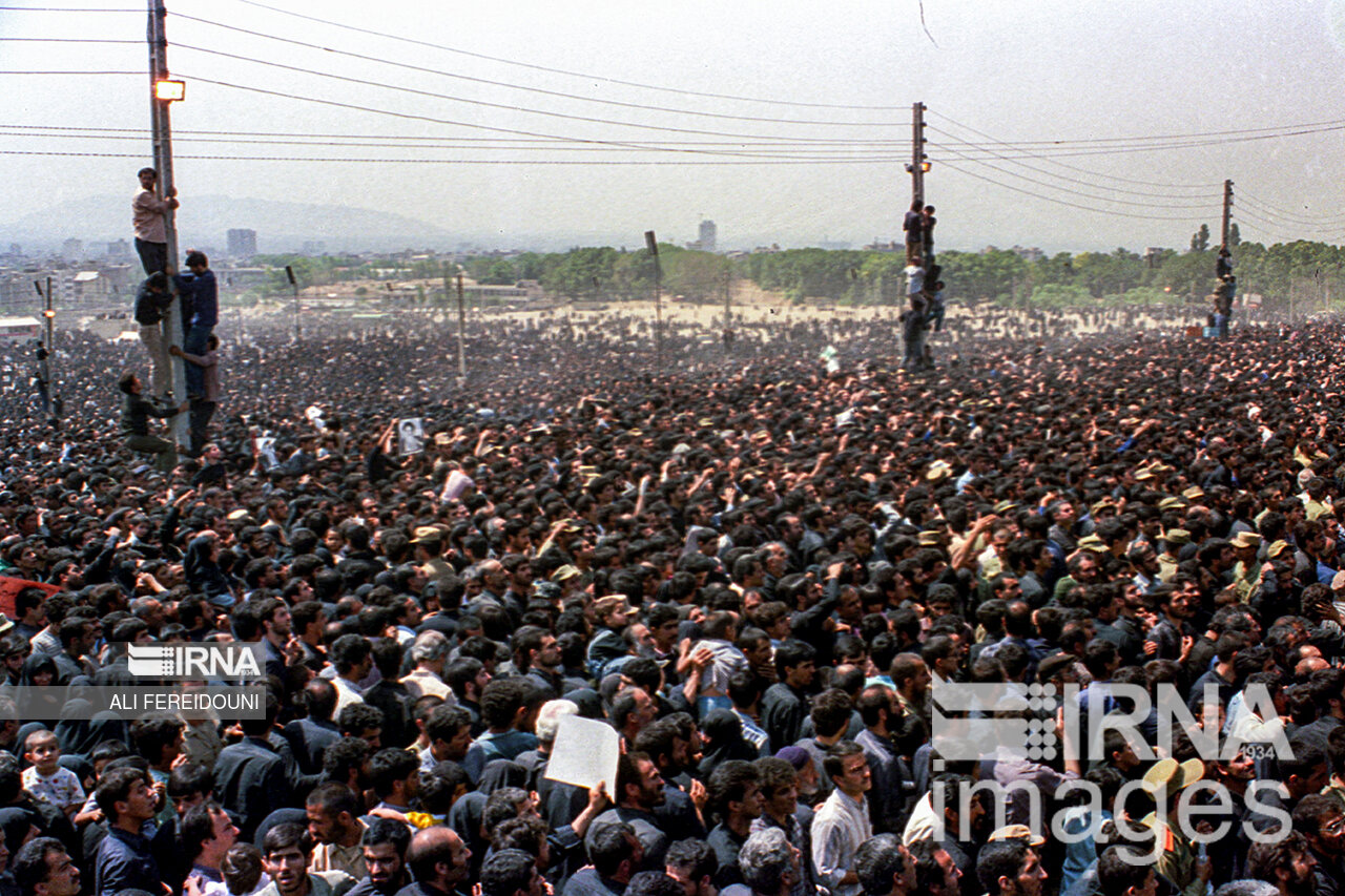 تصلویری از بزرگترین مراسم تشییع دنیا