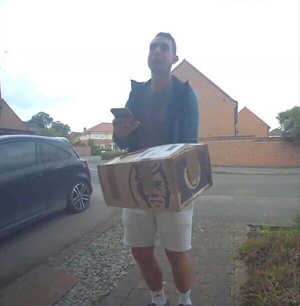 داور جنجالی، مامور پست شد