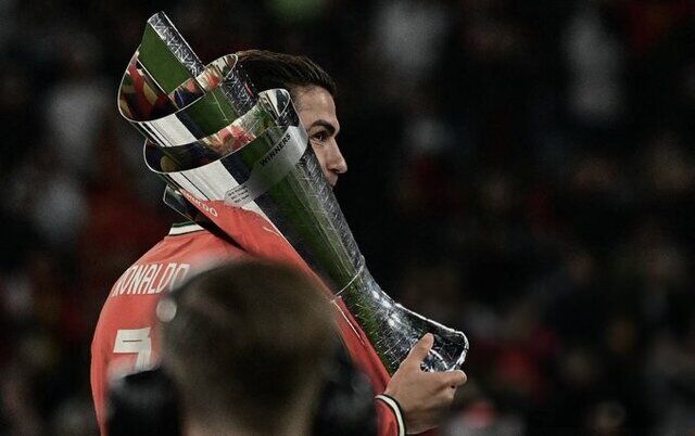 واکنش رونالدو به کسب سومین جام با پرتغال واکنش رونالدو به کسب سومین جام با پرتغال