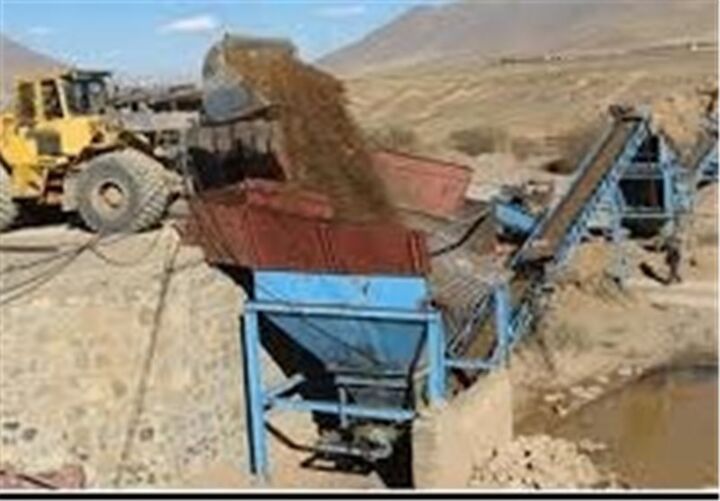 توقف فعالیت ۳ معدن متخلف در بلده