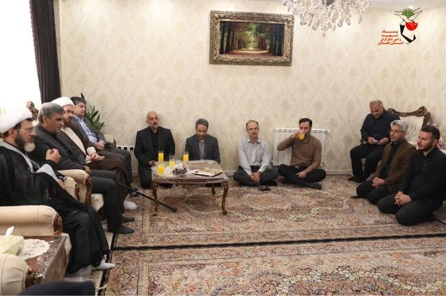 مدیرکل بنیاد شهید همدان با خانواده شهید احمدی