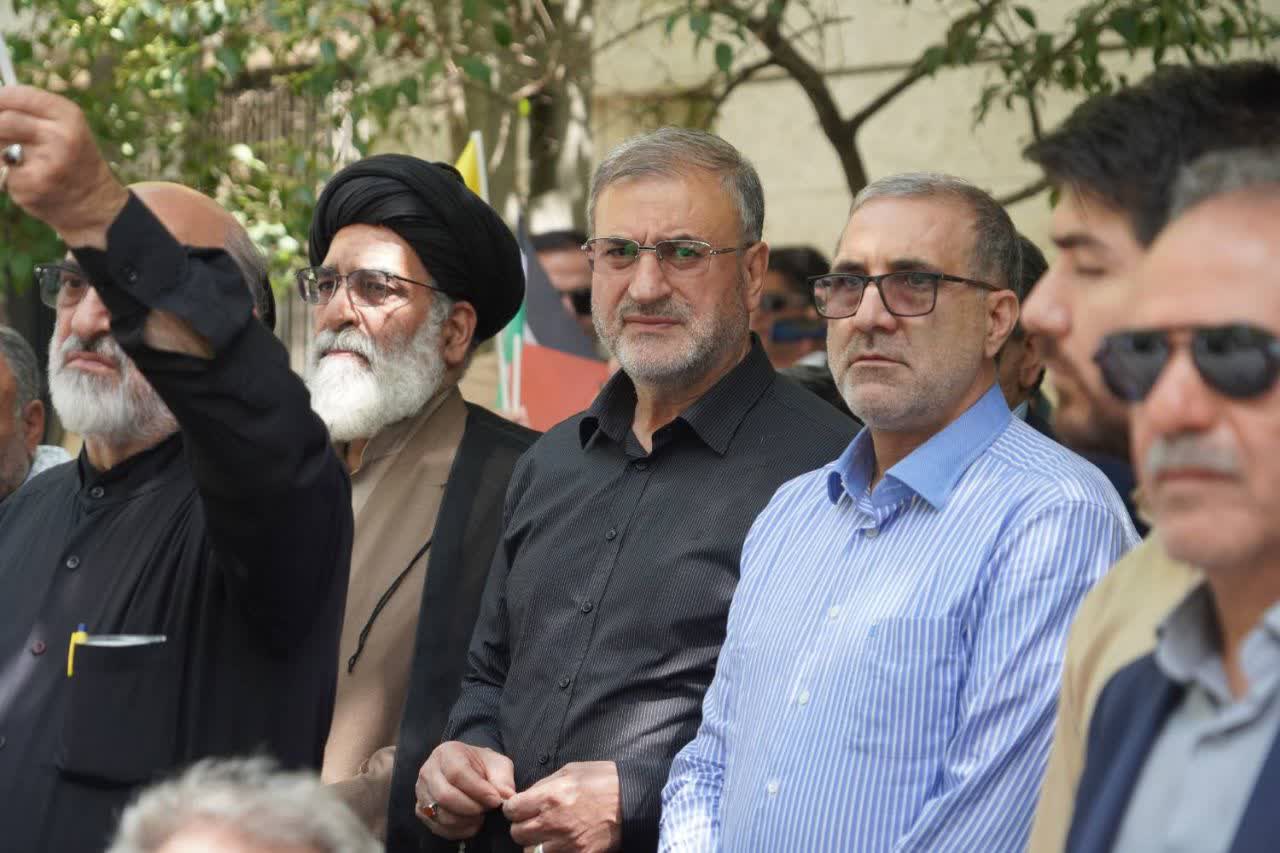 تجمع خانواده شهدا و ایثارگران در مقابل دفتر سازمان ملل