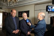 اوحدی با خانواده شهید ساداتی ارمکی دیدار کرد