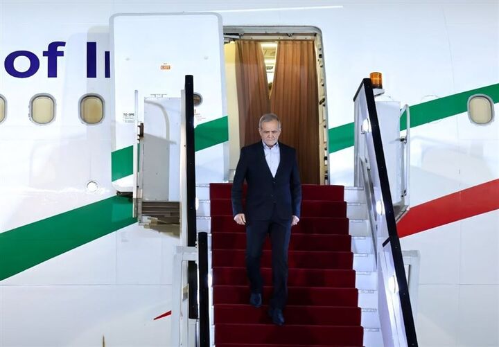 پزشکیان وارد شهر خانکندی جمهوری آذربایجان شد