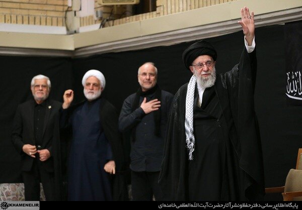 مراسم عزاداری شب عاشورای حسینی (علیهالسلام) در حسینیه امام خمینی با حضور رهبر انقلاب