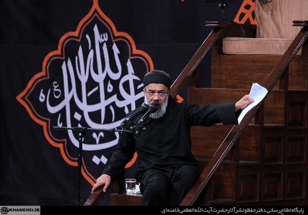 مراسم عزاداری شب عاشورای حسینی (علیهالسلام) در حسینیه امام خمینی با حضور رهبر انقلاب