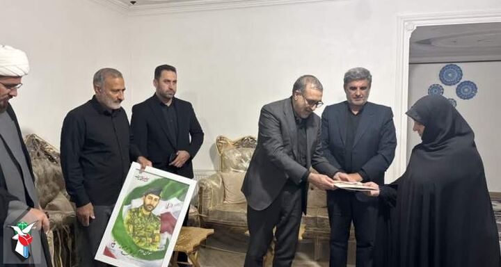 دیدار معاون بنیاد شهید با خانواده شهدای جنگ ۱۲ روزه در استان همدان دیدار معاون بنیاد شهید با خانواده شهدای جنگ ۱۲ روزه در استان همدان