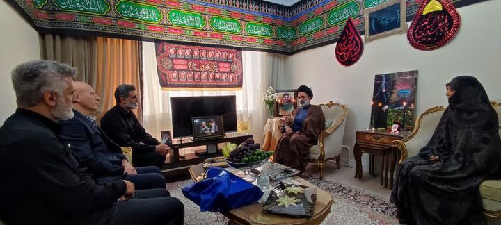 دیدار نماینده ولیفقیه در بنیاد شهید و امور ایثارگران با خانواده شهید محسن شاهنظری دیدار نماینده ولیفقیه در بنیاد شهید و امور ایثارگران با خانواده شهید محسن شاهنظری