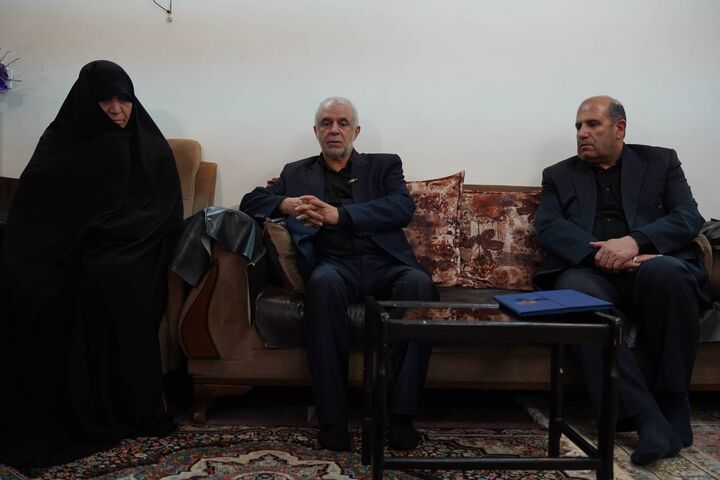 بنیاد شهید ثمره خون پاک شهداست/خون پاک شهدا مایه عزت و افتخار برای ملت ایران شد بنیاد شهید ثمره خون پاک شهداست/خون پاک شهدا مایه عزت و افتخار برای ملت ایران شد