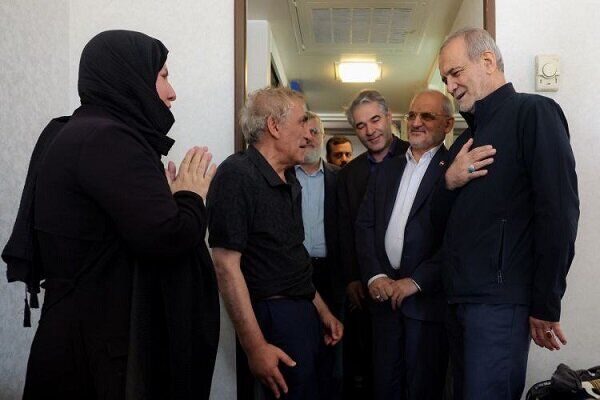 پزشکیان: خانه‌های آسیب دیده را  می‌سازیم