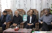 دیدار مشاور رییس بنیاد شهید با خانواده شهدای جنگ تحمیلی 12 روزه کرمان