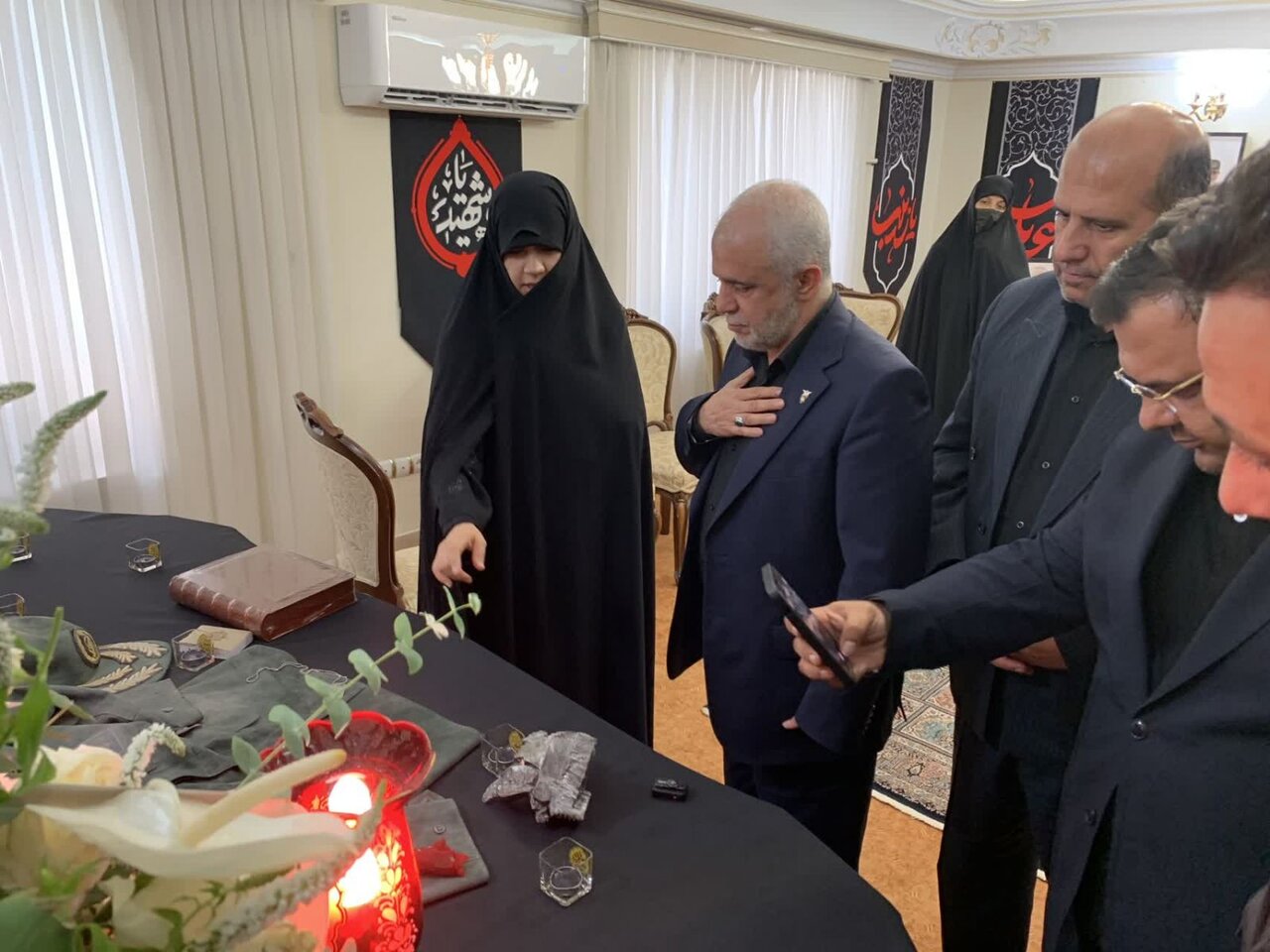 دیدار رییس بنیاد شهید و امور ایثارگران با خانواده «سردار شهید حسین سلامی»