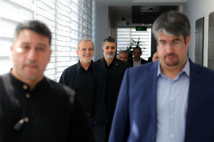 نشست پزشکیان با بنیاد شهید