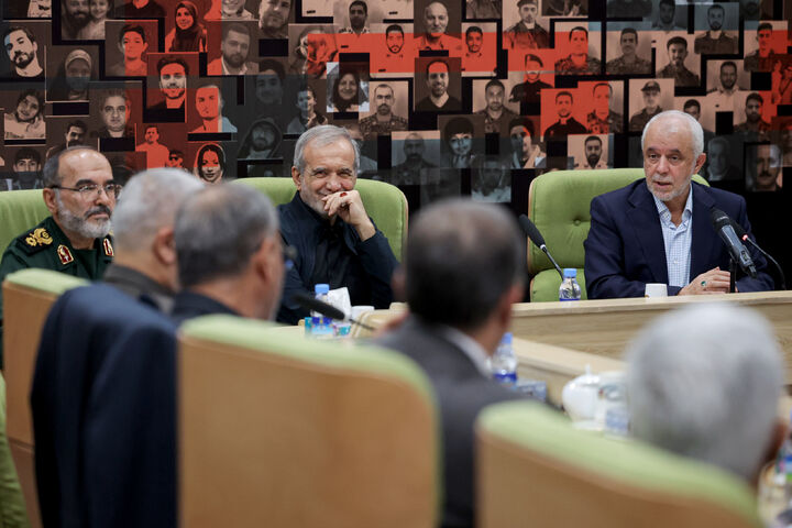 نشست پزشکیان با بنیاد شهید