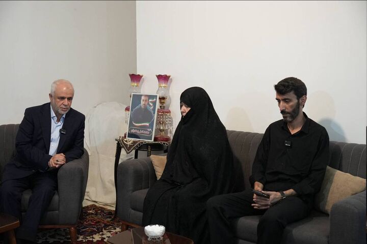 ابلاغ سلام رهبر انقلاب و رئیس‌جمهور به خانواده شهید اصل‌پسندیان