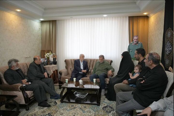 دیدار رئیس بنیاد شهید با خانواده سرلشکر شهید حسن محقق