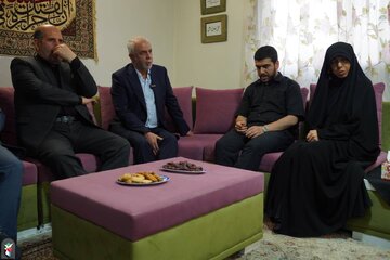 رهبر انقلاب نگران خانواده شهدا هستند