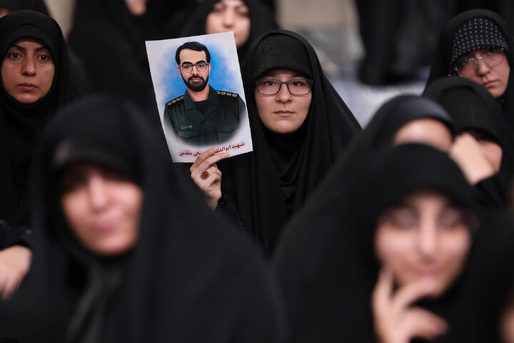 دیدار رهبر انقلاب با خانواده شهدا