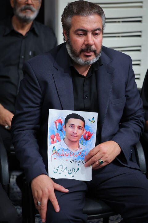 دیدار رهبر انقلاب با خانواده شهدا