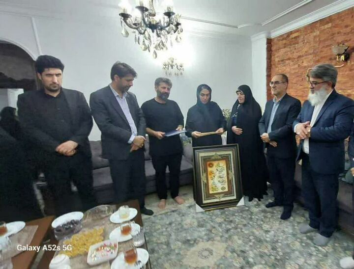 شهدا زنده‌اند و در نزد خداوند روزی می‌خورند