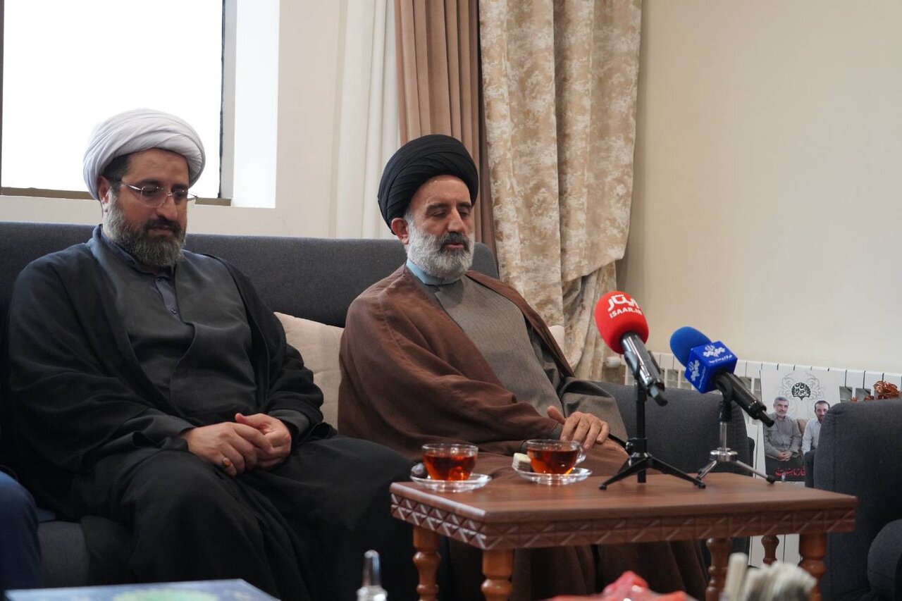 ابلاغ سلام و تسلیت رهبر معظم انقلاب اسلامی به خانواده معظم شهید / این شهید عزیز مصداق بارز روایت «عاش شهیداً، مات شهیداً» بود