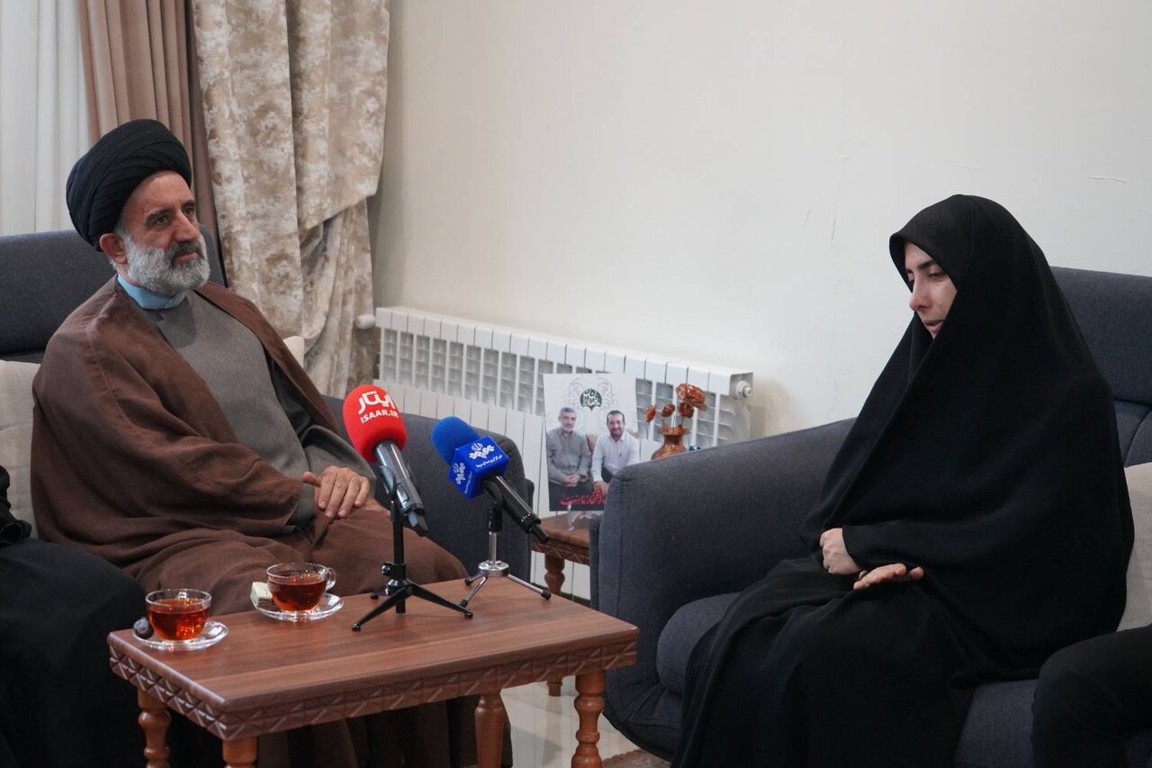 ابلاغ سلام و تسلیت رهبر معظم انقلاب اسلامی به خانواده معظم شهید / این شهید عزیز مصداق بارز روایت «عاش شهیداً، مات شهیداً» بود