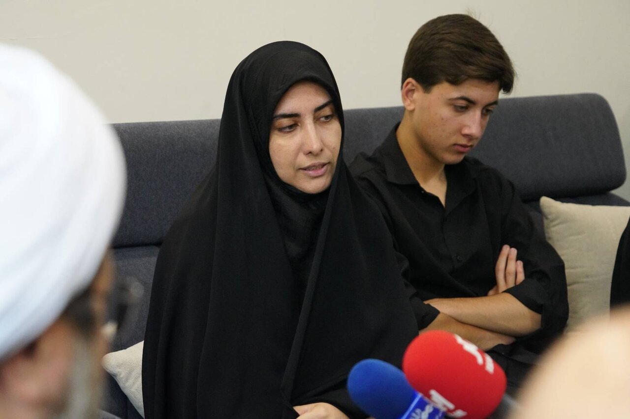 ابلاغ سلام و تسلیت رهبر معظم انقلاب اسلامی به خانواده معظم شهید / این شهید عزیز مصداق بارز روایت «عاش شهیداً، مات شهیداً» بود