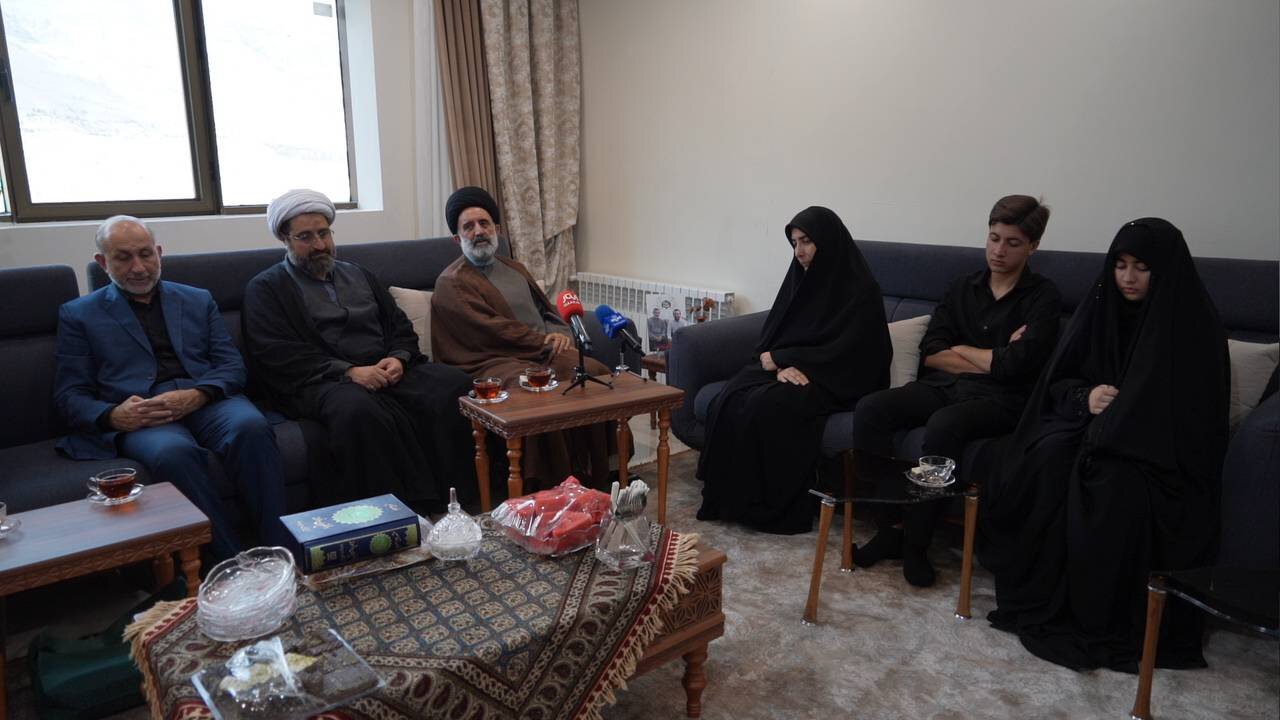 ابلاغ سلام و تسلیت رهبر معظم انقلاب اسلامی به خانواده معظم شهید / این شهید عزیز مصداق بارز روایت «عاش شهیداً، مات شهیداً» بود