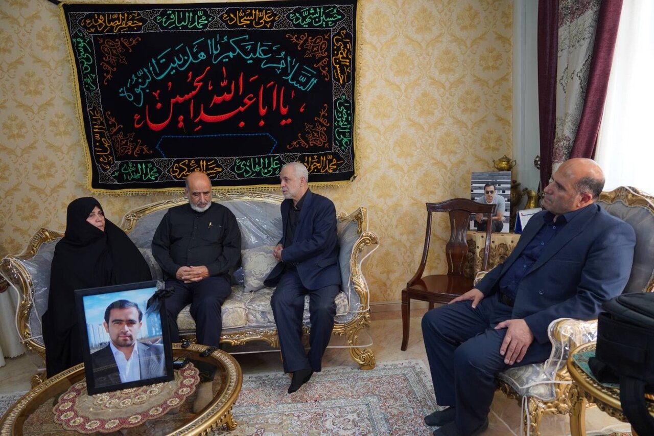 دیدار رئیس بنیاد شهید و امور ایثارگران و امام جمعه موقت تهران با خانواده سپهبد شهید سردار غلامعلی رشید