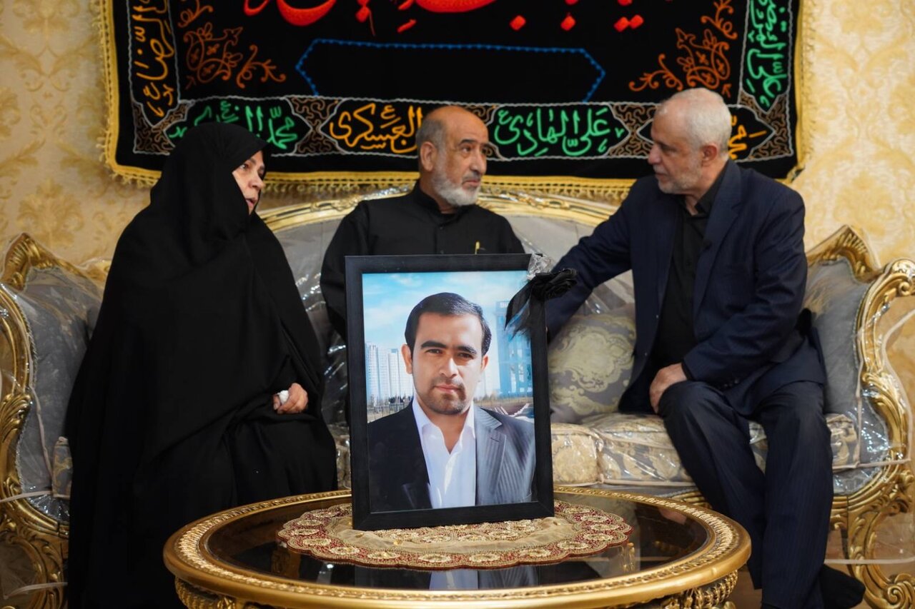 دیدار رئیس بنیاد شهید و امور ایثارگران و امام جمعه موقت تهران با خانواده سپهبد شهید سردار غلامعلی رشید