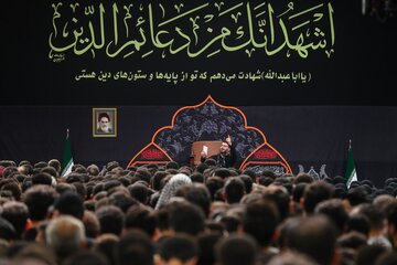 عزاداری هیئت‌های دانشجویی در حسینیه امام خمینی + فیلم