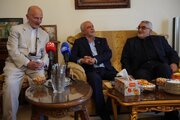 دیدار رئیس بنیاد شهید با آزاده سرافراز سید محسن یحیوی