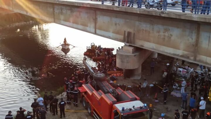 سقوط اتوبوس با ۲۷ کشته و زخمی سقوط اتوبوس با ۲۷ کشته و زخمی