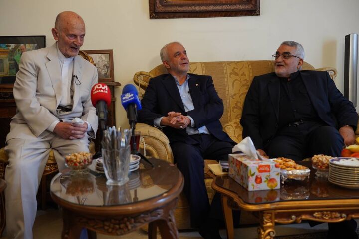 دیدار رئیس بنیاد شهید با آزاده سرافراز سید محسن یحیوی دیدار رئیس بنیاد شهید با آزاده سرافراز سید محسن یحیوی