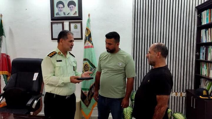 بازگشت کیف حاوی دلار و طلا به گردشگر عراقی