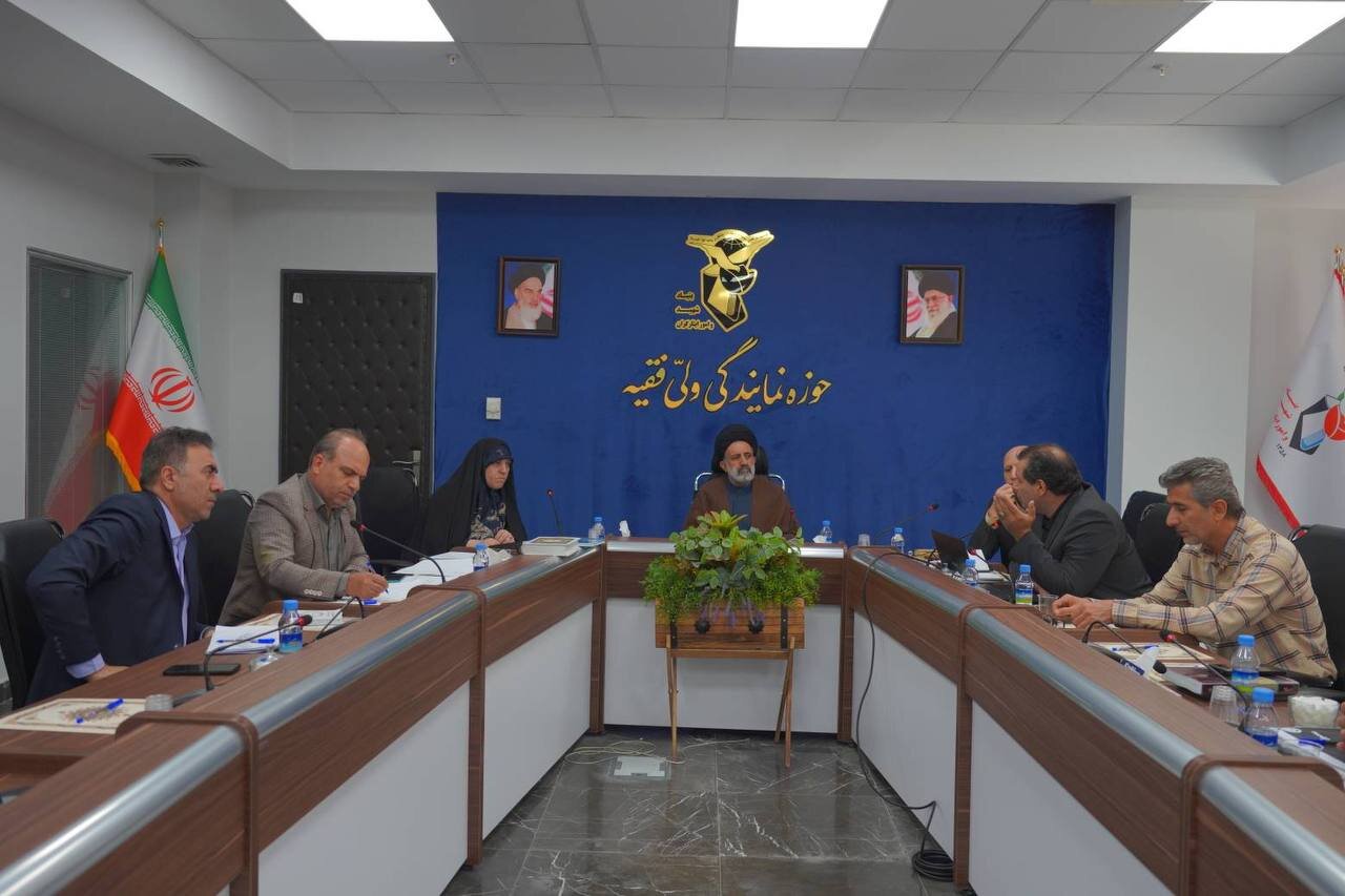 نشست نماینده ولی‌فقیه در بنیاد شهید و امور ایثارگران با معاون تعاون و امور اجتماعی
