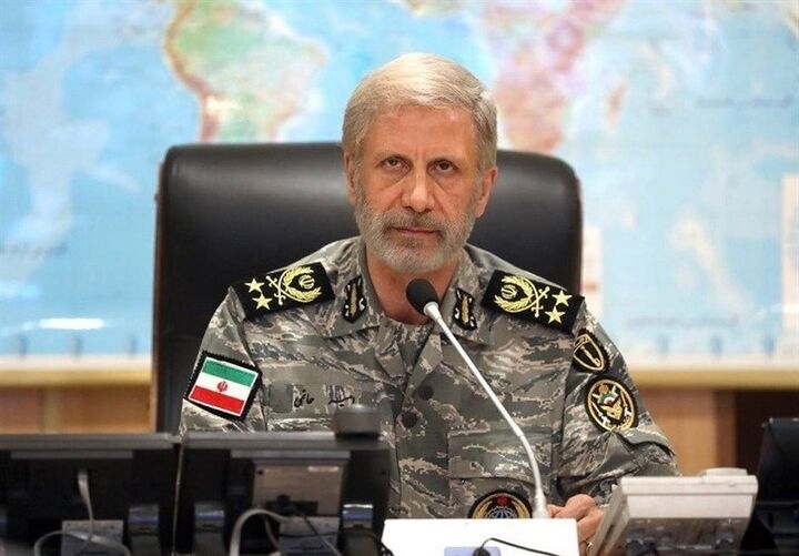 سرلشکر حاتمی: ارتش آماده پاسخ کوبنده و تنبیه هر متجاوز است