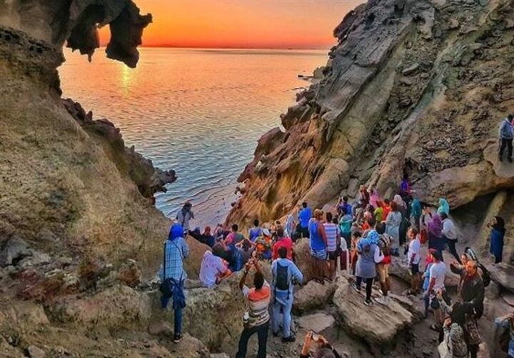 مسئولیت گردشگران در قبال هنجارهای جامعه میزبان