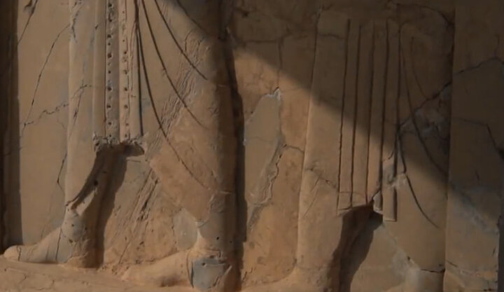 جزئیاتی از ردای کوروش در کاخ اختصاصی