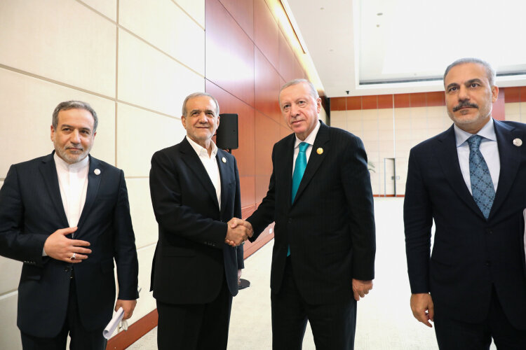 از اجلاس شانگهای تا رژه نظامی پکن/ اتحاد شرق در مقابل فشارهای غرب