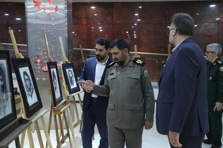 افتتاح نمایشگاه نقاشی «چلچراغ» در موزه ملی انقلاب اسلامی و دفاع مقدس افتتاح نمایشگاه نقاشی «چلچراغ» در موزه ملی انقلاب اسلامی و دفاع مقدس