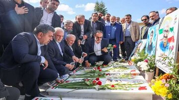 ضرورت حفظ انسجام و پیمان با آرمان‌های شهدا/عظمت شهدای مدافع حرم عامل ایجاد عزت در جبهه مقاومت