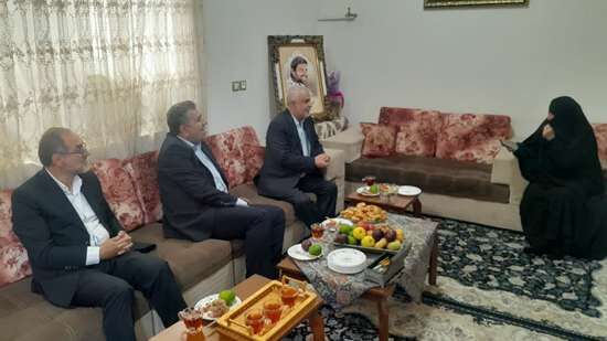 دیدار مهندس اوحدی با مادر شهید مدافع حرم رادمهر در ساری دیدار مهندس اوحدی با مادر شهید مدافع حرم رادمهر در ساری