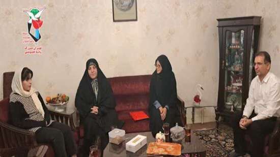 دیدار معاون تعاون و امور اجتماعی بنیاد شهید و امور ایثارگران با خانواده «شهیده جواهریان» دیدار معاون تعاون و امور اجتماعی بنیاد شهید و امور ایثارگران با خانواده «شهیده جواهریان»