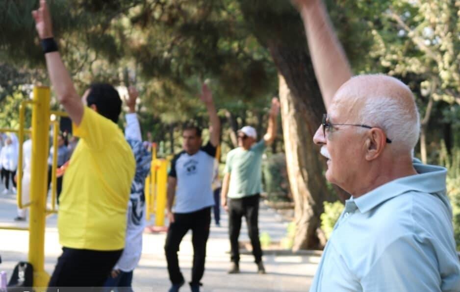 پیاده‌روی و دورهمی یک هزار نفری سالمندان پهنه شمال در موزه دارآباد 