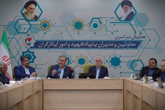 سلیمانی: برای اولین بار رئیسجمهور در جمع ۹۰۰ نفر از خانوادههای شهدا حضور یافت سلیمانی: برای اولین بار رئیسجمهور در جمع ۹۰۰ نفر از خانوادههای شهدا حضور یافت