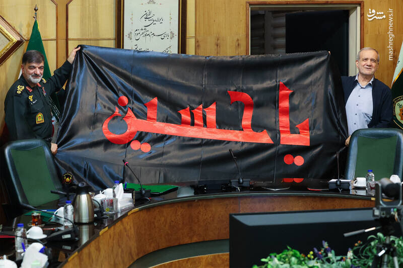 عکس/ حضور رئیس جمهور در ستاد فرماندهی فراجا