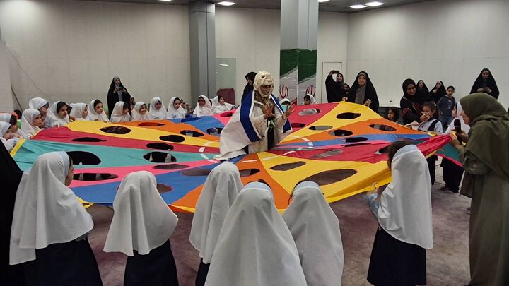 کودکان در موزه ملی انقلاب اسلامی و دفاع مقدس به «سرزمین شجاعت» سفر کردند کودکان در موزه ملی انقلاب اسلامی و دفاع مقدس به «سرزمین شجاعت» سفر کردند