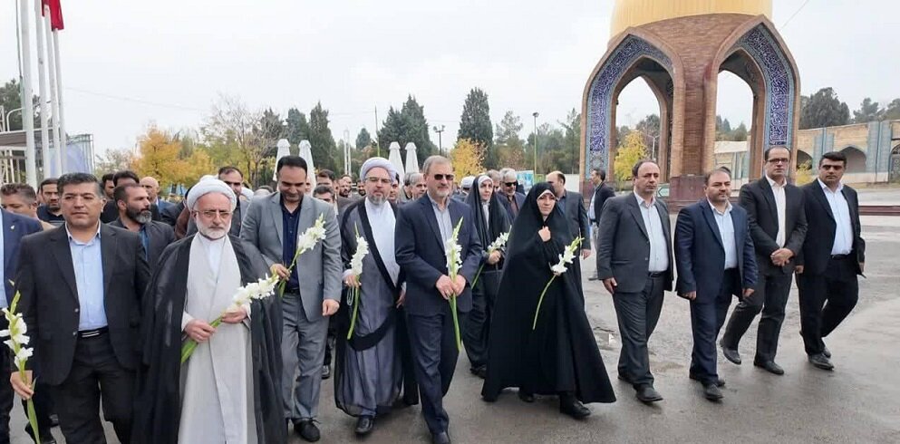 ادای احترام دکتر یعقوب سلیمانی به مقام شامخ شهدای ارومیه